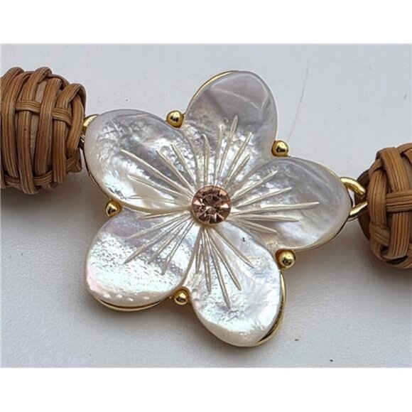 Talbots Mother Of Pearl Hibiscus Flower Necklace Gold Tone Brown Rattan 21 Inch - Picture 2 of 8